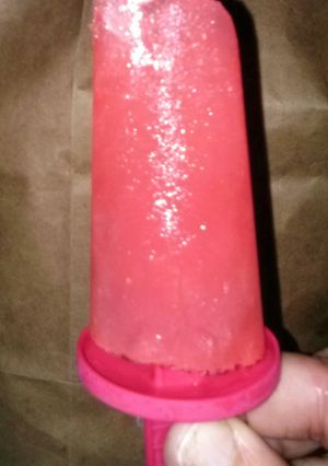 A picture of Lemonstrawberry-ade Pops.