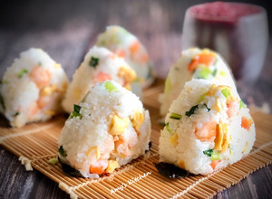 鮮蝦飯糰 / 露營野餐點心 的食譜成品照片