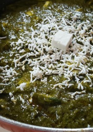 A picture of Palak paneer.