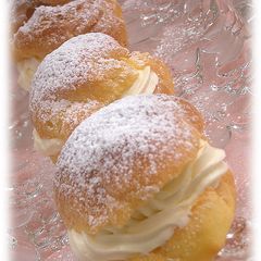 A picture of Choux Buns with Cream Cheese Filling.