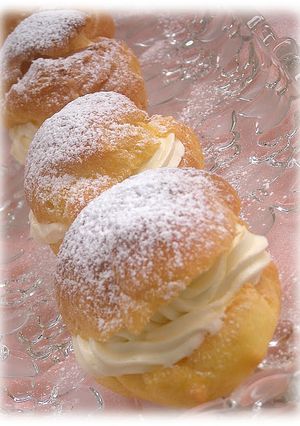 A picture of Choux Buns with Cream Cheese Filling.