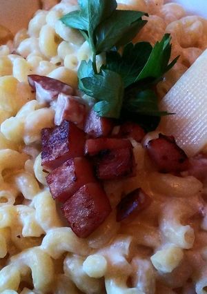 A picture of Italian Style Stovetop Mac n Cheese.