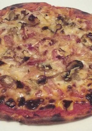 Una foto de Pizza champis y Bacon
