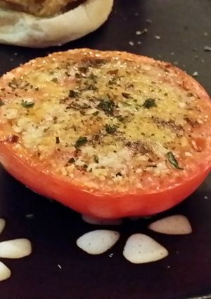 A picture of low calorie baked parmasean tomatoes.