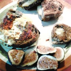 A picture of Grilled cheese and hide an Egg.