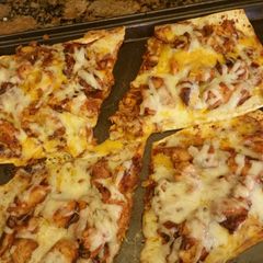 A picture of BBQ Chicken Flatbread.
