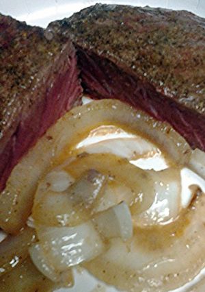 A picture of Stove top steak.