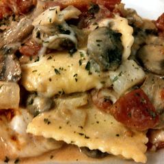 A picture of Cheese And Spinach Ravioli Deluxe!.