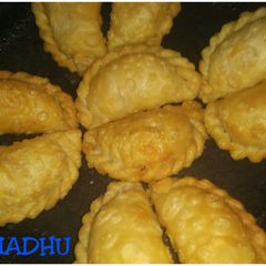 A picture of Gujhiya.
