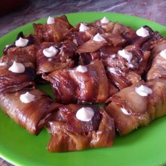 A picture of Eggplant with apples.