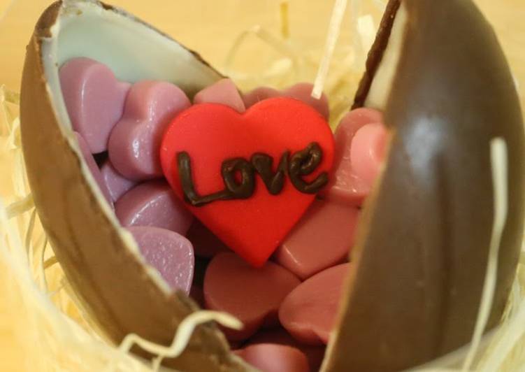 Finished in 10 Minutes! An Easy Customized Chocolate Egg