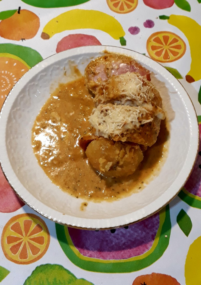 Una foto de Patatas rellenas de jamón y queso con bechamel vegana