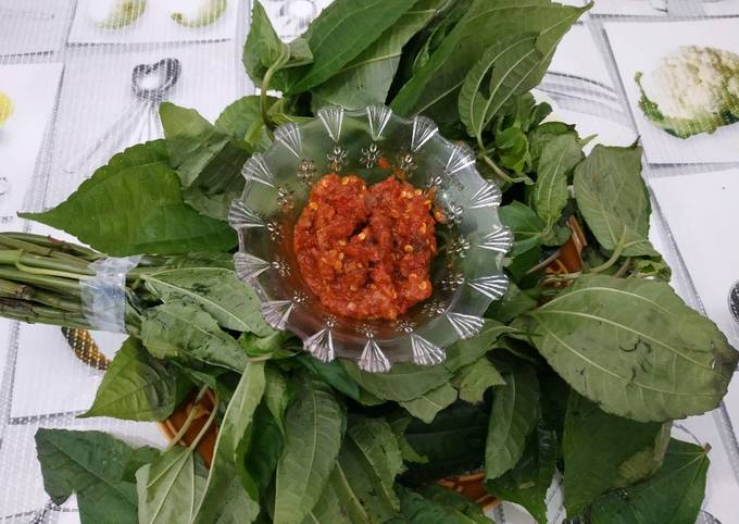 Sambel terasi lalap daun popoan