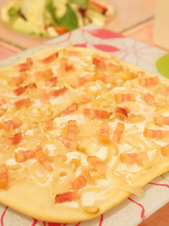 A picture of Alsatian Pizza.