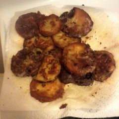 A picture of simple fried green tomatoes.
