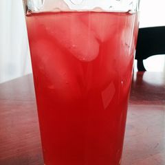 A picture of Pomegranate Iced Tea.