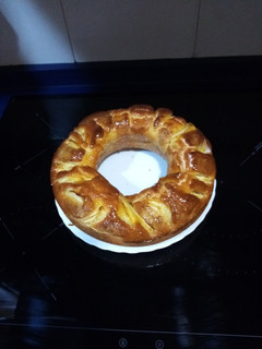 Una foto de Rosca de bizcocho y manzana