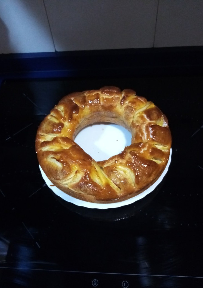 Una foto de Rosca de bizcocho y manzana