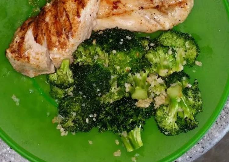 Steps to Cook Perfect Broccoli with garlic and lemon
