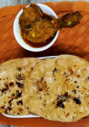 এগলেস গার্লিক নান ও চিকেনকষা (butter garlic nan chicken kosha recipe in bengali) রেসিপির প্রধান ছবি