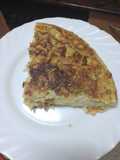 Tortilla de papas con cebolla y calabacín rallado