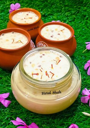 गुजराती स्टाइल बासुंदी रेसिपी मुख्य फोटो