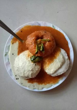 A picture of Medu Vada.