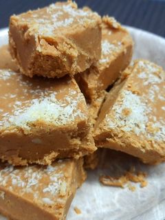बेसन की बर्फी (Besan ki barfi recipe in hindi) रेसिपी मुख्य फोटो