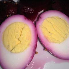 A picture of " Livetorides" Pickled Eggs .......