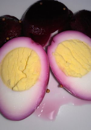 A picture of " Livetorides" Pickled Eggs .......