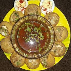 A picture of Egg Chaat Panipuri.