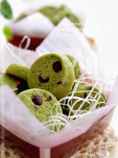 A picture of Matcha Milk Chocolate Chip Cookies.