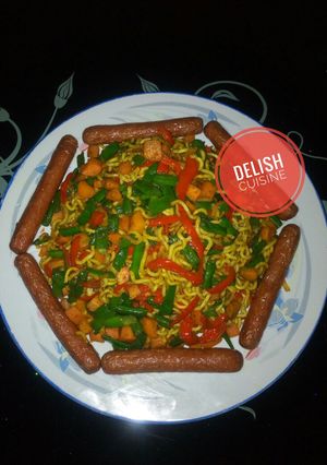 A picture of Stir-fried curry noodles and sausages.