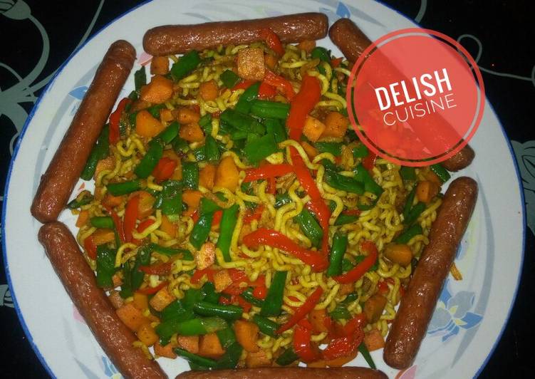 Stir-fried curry noodles and sausages