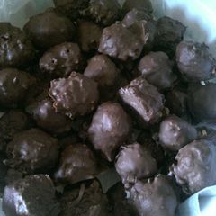 A picture of Mounds Ball candy.