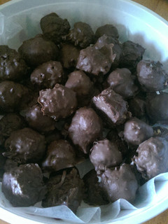A picture of Mounds Ball candy.