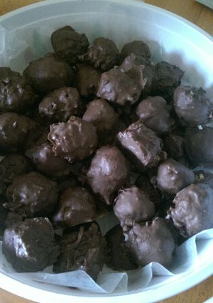 A picture of Mounds Ball candy.