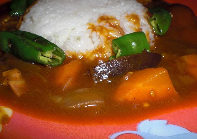 Super Tasty Summer Curry with Canned Tomatoes