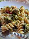 Fusilloni con molliche e broccoli