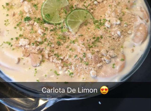 Una foto de Carlota de limón 🍋