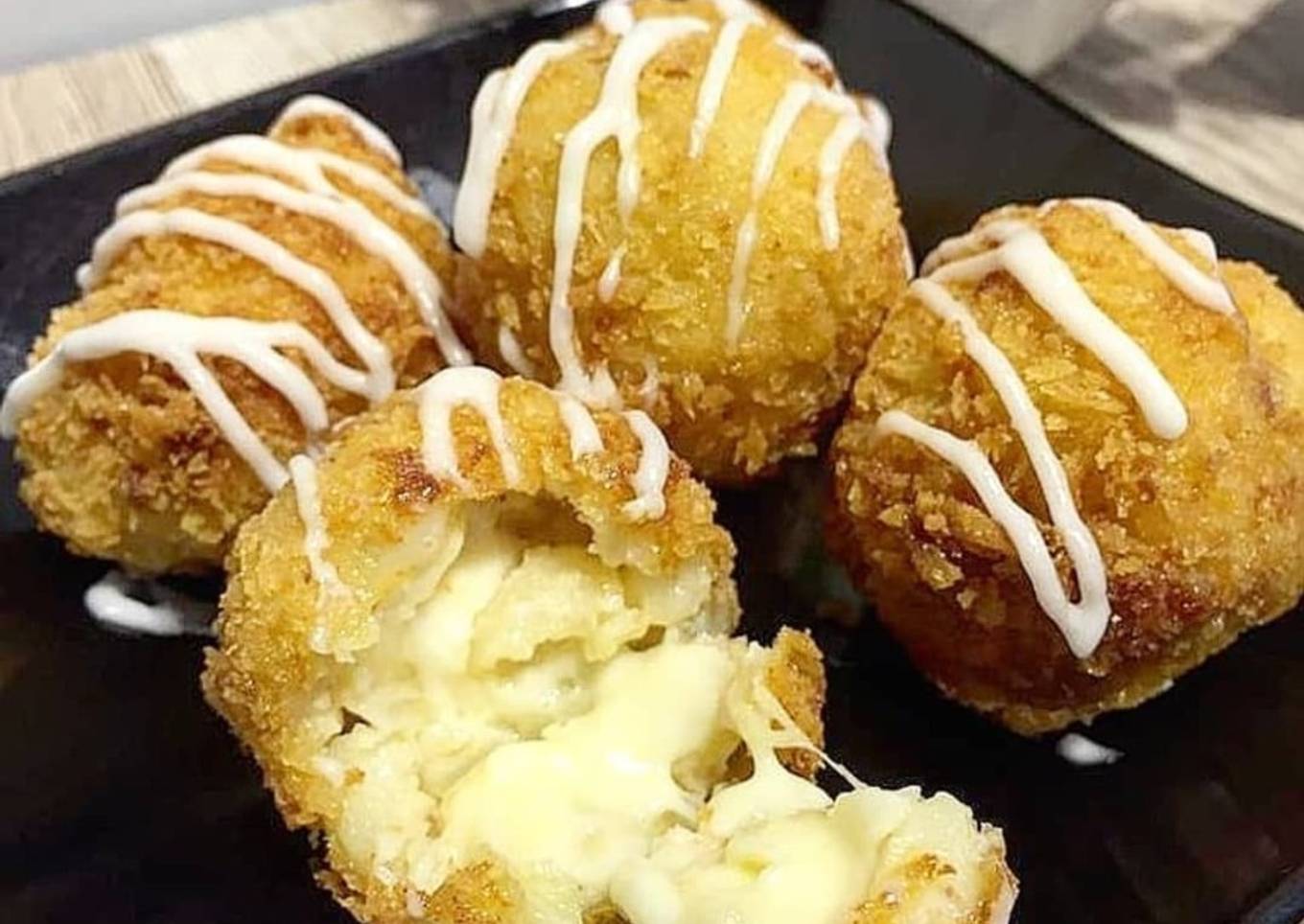 Macaroni & Cheese Balls