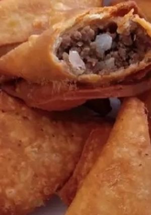 A picture of Beef samosas.