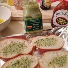 A picture of Garlic Pesto Bread.