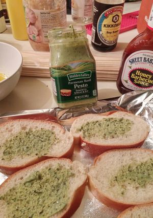 A picture of Garlic Pesto Bread.