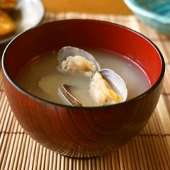 A picture of Delicious Manila Clam Miso Soup.