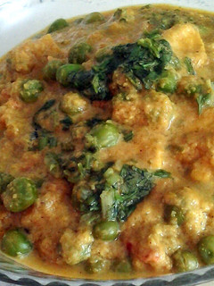 A picture of Peas and Cottage Cheese with Almond milk.