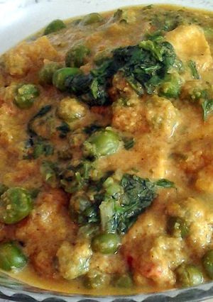 A picture of Peas and Cottage Cheese with Almond milk.