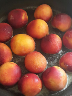 A picture of Grilled peaches with Dulce de leche mascapone cream.