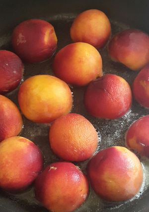 A picture of Grilled peaches with Dulce de leche mascapone cream.