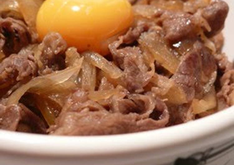 Recipe of Tasty Kansai-Style Sukiyaki Beef Bowl Onions Galore